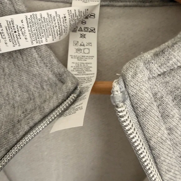 ALO Yoga Accolade 1/4 Zip Pullover - Picture 11 of 12